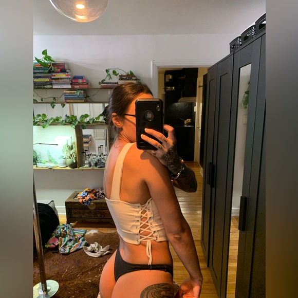 White top - Picture 2 of 3